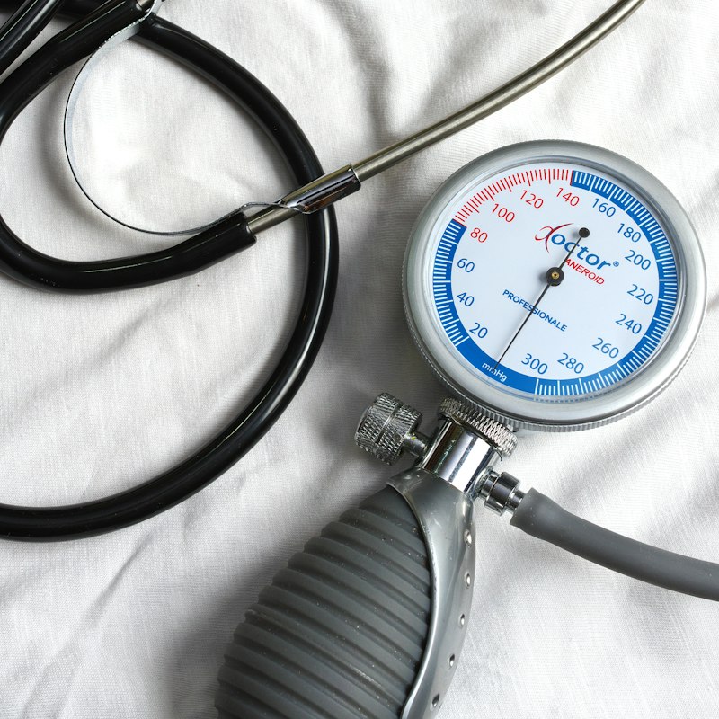 Stéthoscope et tensiomètre
