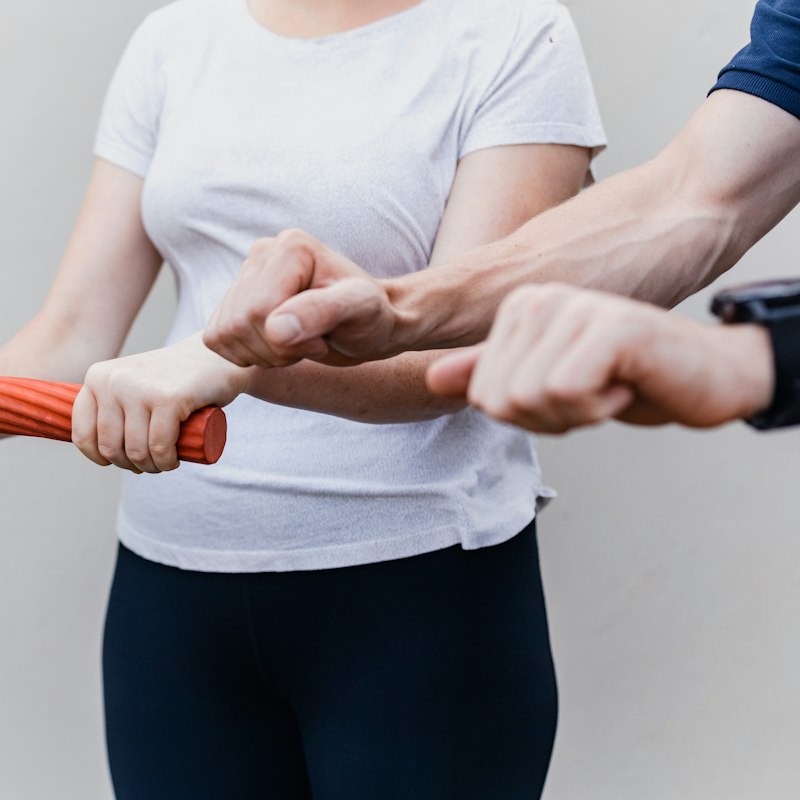 Test musculaire sur l'avant-bras d'une personne